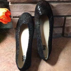 Beautiful stamped leather SAS flat size 10M